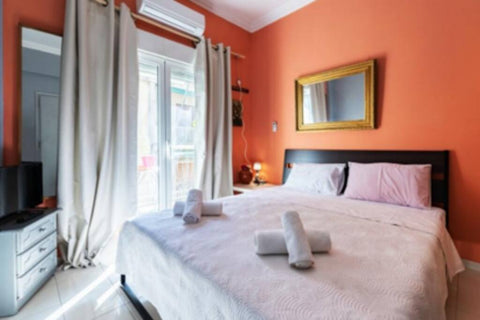 A cute modern flat, located in Ampelokipoi, a real Athenian neighborhood, the pe Athens, Greece Lovely two bedroom apt in Ampelokipoi Entire rental unit vacation rental 52888016