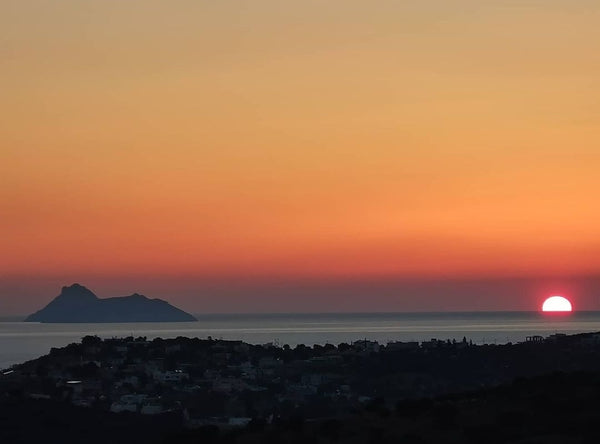 the view is breathtaking, overlooking in the west the island of Paximadi, Psilor Sivas, Greece House of Sunset - Tranquility - View - Relaxation Entire rental unit vacation rental 47590579