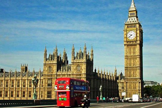 Private Transfer: Gatwick to Heathrow Airport Via London attractions  Private Tours and Travel Guide Europe London REGION South East England Destination Tour