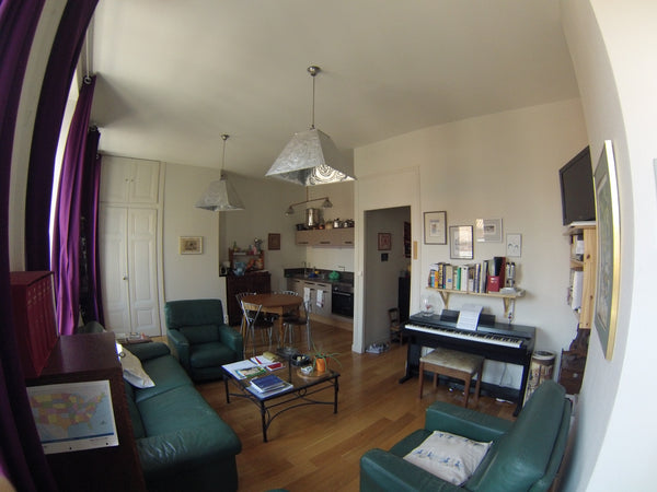 Situé dans un immeuble ancien, l'appartement est très lumineux et la chambre trè Lyon, France Appartement centre Lyon Entire rental unit vacation rental 7616063