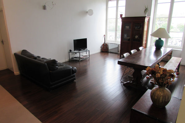 Appartement idéalement situé au centre de Lyon donnant sur une place calme au bo Lyon, France Appartement dans le centre de Lyon. Entire rental unit vacation rental 9324882