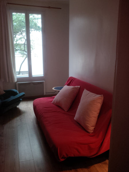Elle se compose de 2 pièces et de 1 mezzanine (lit double + sofa dépliable) en p Troyes, France Petit appartement près du Père Lachaise - Gambetta Entire rental unit vacation rental 5867571
