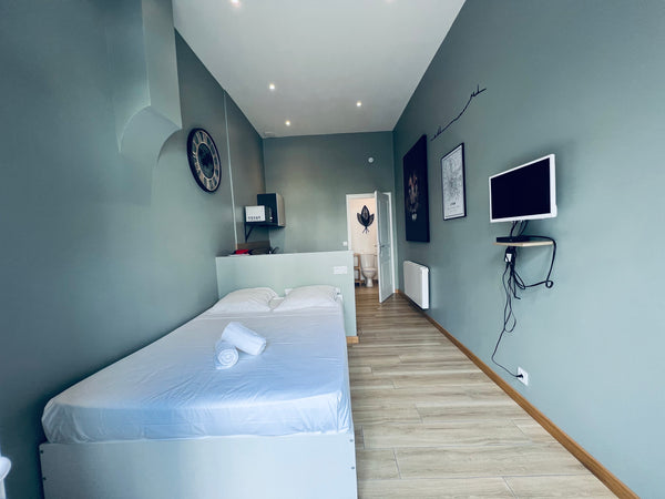 Situé à proximité de la Part Dieu et de son centre commercial .<br /><br />Studi Lyon, France ⚡️NID DOUILLET CHIC PROCHE GARE PART DIEU Entire rental unit vacation rental 689885879216651333