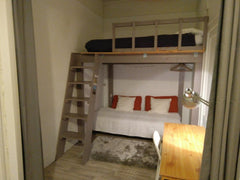 Ambiance très chaleureuse, très belle hauteur sous plafond. Vous vous sentirez t Belleville, France Appartement cosy plein centre de Lyon, 31m² Entire rental unit vacation rental 30124409