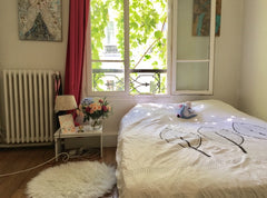 Pretty, cosy and silent room, window overlooking the courtyard, within a nice ro Paris, France Cosy & calm room at Montmartre in nice roommate Private room in rental unit vacation rental 19599994