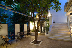 A small 25 sq m. studio located on the ground floor in the courtyard/garden.<br  Athens, Greece Honeysukle🪴Garden Delight Athens♥WiFi|Laundry Entire serviced apartment vacation rental 45918622
