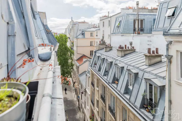 Studio parisien avec vue sur les toits de Paris. <br />Le logement est entièreme  Studio paris centre Entire rental unit vacation rental 29756725