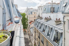 Studio parisien avec vue sur les toits de Paris. <br />Le logement est entièreme  Studio paris centre Entire rental unit vacation rental 29756725