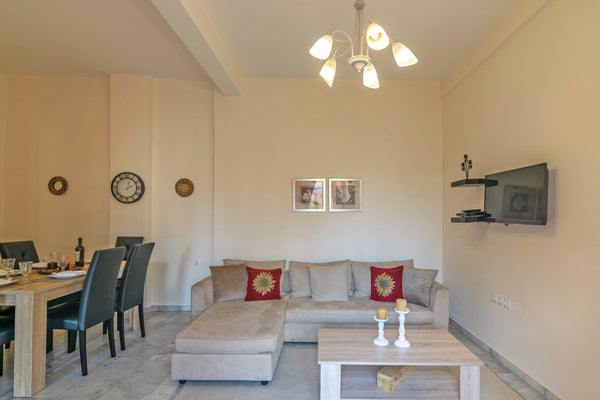The <b>aparthotel in Rethymno</b> has 3 bedrooms and capacity for 6 people. <br> Rethimnon, Greece Lemon tree apartment ,Old Town,Rethymno Room in aparthotel vacation rental 13010393