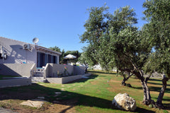 Kostantinos apartment (Alexandra's garden house) is a cozy 50sq. m. apartment lo Rethimnon, Greece Cozy apartment,Full amenities,Near beach,taverns,S Entire rental unit vacation rental 574354261529781253