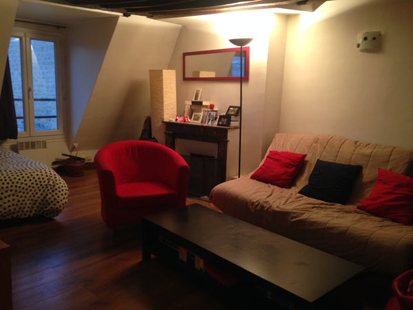 Grand studio avec poutres apparentes en plein coeur du quartier des Batignolles. Paris, France Grand studio- Batignolles Entire rental unit vacation rental 6447863