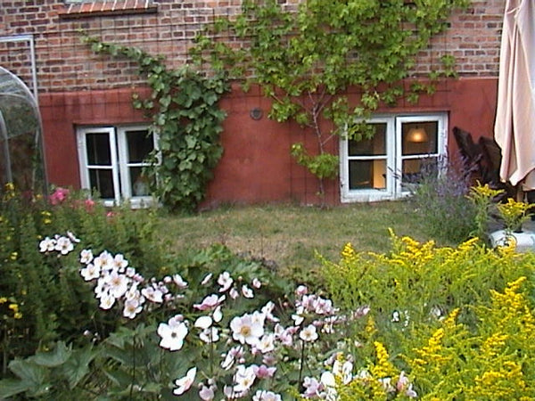 Quiet area.  Privat entrance - kitchen facilities - two rooms + shared bathroom. Copenhagen, Denmark Near subway & train in a quiet area Private room in guest suite vacation rental 979445