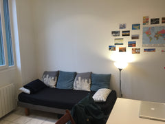 Chambre privée dans un T2 de 27m2 avec toutes les commodités. Le logement est si Lyon, France Chambre privée dans T2 situé à proximité de Lyon Private room in rental unit vacation rental 23019954