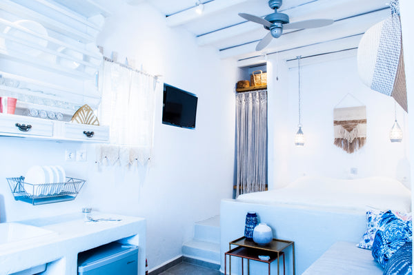 Traditional Cycladic house in the picturesque alleys of the Kato Chora.<br /><br Greece Eri's Traditional Studio - Kato Chora Cycladic home vacation rental 24529131