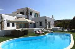 A great private villa with private pool!<br /><br /><b>The space</b><br />Villa  Paros, Greece Villa Gusto with private pool Entire villa vacation rental 10466334