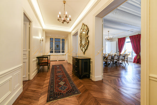 New brand apartment completely renovated in a very safe building in the Golden T Paris, France Champs Elysées Montaigne Entire rental unit vacation rental 20031430