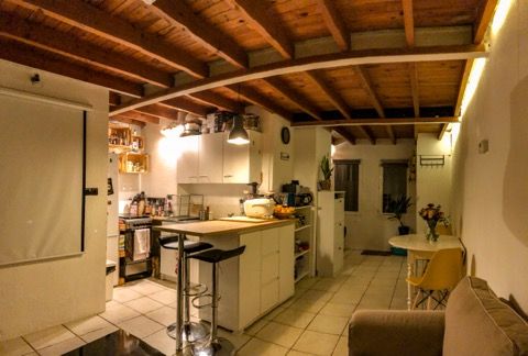 Petite maisonnette située en plein coeur de la Croix-rousse a 2 pas du métro C,  Lyon, France Jolie maisonnette au cœur de Croix rousse Entire townhouse vacation rental 30286887