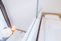 In dem geräumigen Double Executive Apartment befinden sich auf 57m² zwei King Si Vienna, Austria Exclusive 2-Bedroom Apartment Schottentor Entire serviced apartment vacation rental 40518049