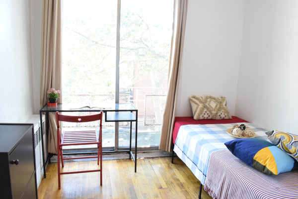 The apartment is located in Woodside, Queens.<br />It is accessible enough to Me United States Townhouse in Queens · 1 bedroom · 1 bed · 1 shared bath Private room in townhouse vacation rental 46055732