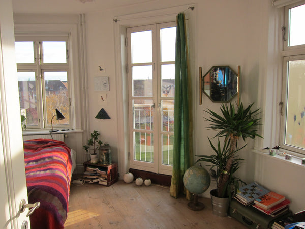 Light and artistic 88 m2 apartment with 2 bedrooms (db. beds)/ 1bath/dining kitc Copenhagen, Denmark Big charming artist apartment Private room in rental unit vacation rental 1948256