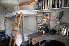 Charmant, ensoleillé et atypique, l'appartement est un peu comme une maison de c Paris, France Un nid douillet pour 1, 2 Private room in rental unit vacation rental 6973168