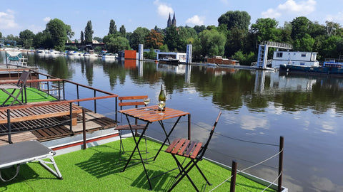 Beautiful, perfecty located houseboat for 2, eventually 3 guests. When You enter Prague, Czechia ☸ANNA☸ Cozy houseboat-free parking-10 min downtown Houseboat vacation rental 51763155