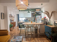 Notre appartement est situé dans le super quartier de la Croix Rousse où on fait Paris, France Appartement cosy et lumineux à la Croix Rousse Entire rental unit vacation rental 724345782920481285