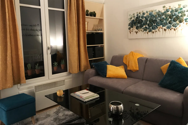 Dans immeuble Haussmannien, petit studio situé dans quartier calme juste à coté  Paris, France Studio en face du parc Monceau Entire rental unit vacation rental 21980579