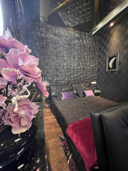 Mit dieser einzigartigen Unterkunft wohnst du mitten im Geschehen. Die Urban Sui Vienna, Austria Urban suite on the shopping street Room in boutique hotel vacation rental 634872389359757893