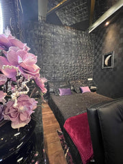 Mit dieser einzigartigen Unterkunft wohnst du mitten im Geschehen. Die Urban Sui Vienna, Austria Urban suite on the shopping street Room in boutique hotel vacation rental 634872389359757893