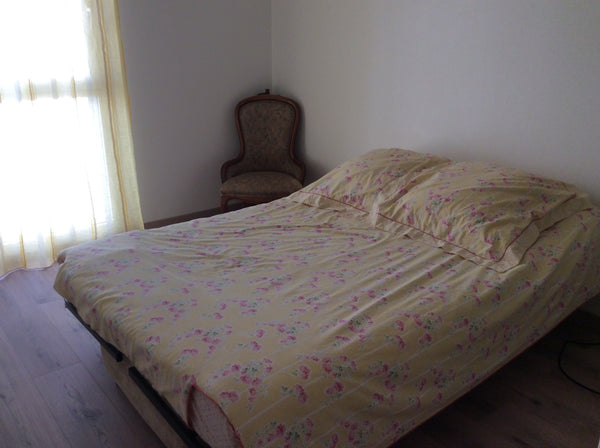 Chambre dans un appartement et résidence au centre ville calme sécurisée proche  Bordeaux, France Chambre deux personnes dans résidence centre ville Private room in condo vacation rental 20346511