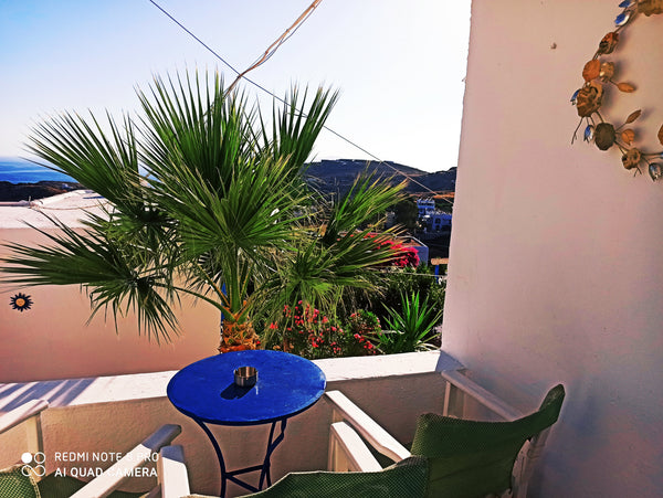 Welcome To Yannis.<br />This is a 3 bed room with hair dryer, air-con, fridge, t  3 Bed Room 5 min Walk To Town + Beach. Sea View. Room in hotel vacation rental 35455628