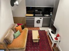 Charmant 2 pièces situé au RDC d'un bel immeuble Parisien, en arrière cour donc  Paris, France Charmant 2 pieces Parisien a 10 min de MONTMARTRE Private room in rental unit vacation rental 16311234