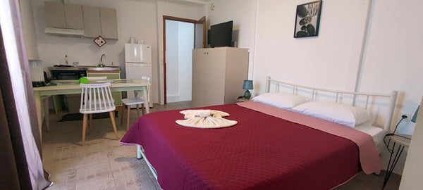 Studio Kataliki “UP” is a modern-style place with a beautiful sea view, located   Beachfront Studio Kataliki  