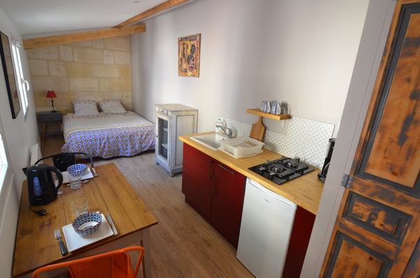 Notre maison se situe dans un quartier très calme, à 3km de la gare de Bordeaux  Bègles, France Dépendance de charme à Bègles - Bordeaux Entire guesthouse vacation rental 28050958