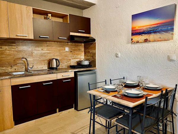 A modern, comfortable and peaceful  apartment that includes  a double room , a b  Peaceful studio apartment near the sea! Entire condo vacation rental 43029718