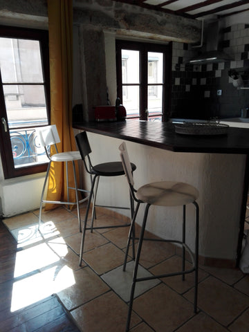 Appartement chaleureux et très lumineux au coeur de la Croix rousse situé dans u Saint-Romain-de-Popey, France COCON COSY ET DESIGN AU COEUR DE LA CROIX ROUSSE Entire rental unit vacation rental 33536768