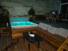 Jolie maison bourgeoise bordelaise familiale en centre ville de Bordeaux. <br /> Bordeaux, France Agréable maison centr ville avec jaccuzi extérieur Entire townhouse vacation rental 52044018