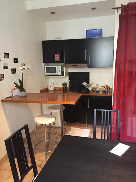 Studio de 20 m² agréable + mezzanine avec un lit grand lit double, entièrement r Fontaines-sur-Saône, France Studio bien situé, et très fonctionel Entire rental unit vacation rental 21855338