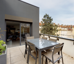 Français/Englih/Espanol<br /><br />Hello, ravi de vous recevoir chez nous ! :)<b Lyon, France Superhosts :) / chambre privée / accessibilité +++ Private room in rental unit vacation rental 45096694