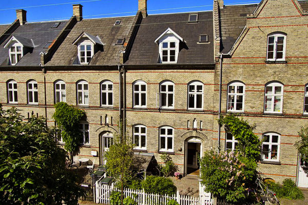 Charming townhouse in a great neighbourhood near train, bus, shopping and the be Copenhagen, Denmark Charming townhouse-great location & neighbourhood! Entire townhouse vacation rental 13161842
