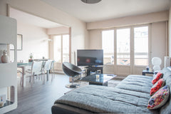 Grand appartement de confort à Gambetta (Metro L3 à 1 min). <br /><br />Logement Paris, France Grand appartement Gambetta Entire rental unit vacation rental 8758320