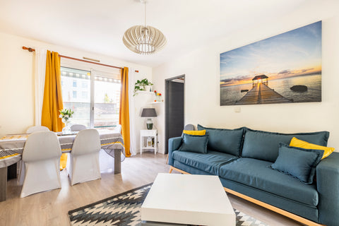 Bonjour, nous vous proposons une chambre en appartement situé dans un immeuble e Paris, France Chambre à Tassin / Lyon 5ème Private room in rental unit vacation rental 44934838