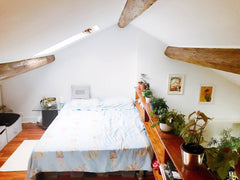 Bonjour,<br /><br />Nous mettons à disposition notre appartement situé en plein  Châteauneuf-du-Pape, France Charmant 2 pièces au coeur du 11e Entire loft vacation rental 19649444