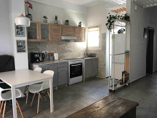 A cozy, full renovated penthouse with a big balcony apartment, conveniently loca GR Perfect located Bright Penthouse! Entire rental unit vacation rental 33395090