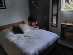 Nous louons notre chambre tout équipée (avec salle de bain) en toute autonomie d Saint-Médard-en-Jalles, France Chambres privée dans maison familiale Private room in bed and breakfast vacation rental 24726893