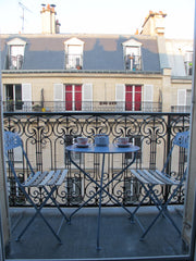 Ma chambre est grande, bureau petite table, grand lit très calme.  L'appartement Paris, France LUMINEUSE CHALEUREUSE 11 EME ARR. Private room in condo vacation rental 5635132