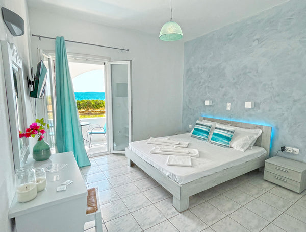 Best location for the lovers of peace and calm. less than 1 minute walk from the Greece Villa Zeta..by the sea..Golden Beach! 