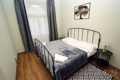 Když se ubytuješ na tomto místě v srdci dění, s rodinou to budete mít kousek na   Apartman Anastasie 2KK Entire condo vacation rental 501890106625946603