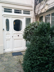 Studio 20m ² with a mezzanine, in Paris's heart, in a XVIII courtyard, a peacful Paris, France Court Saint Honoré, Champs elysée!! Entire rental unit vacation rental 5193834